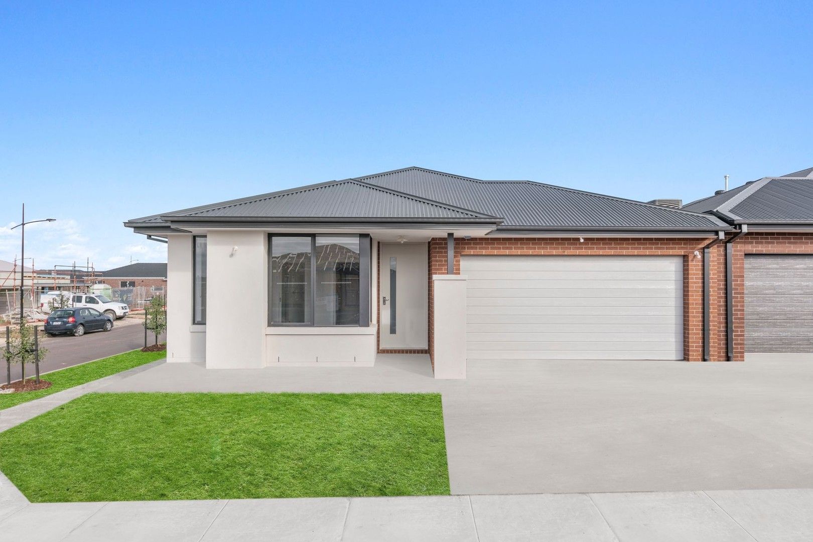 4 bedrooms House in 5 Erin Drive FRASER RISE VIC, 3336