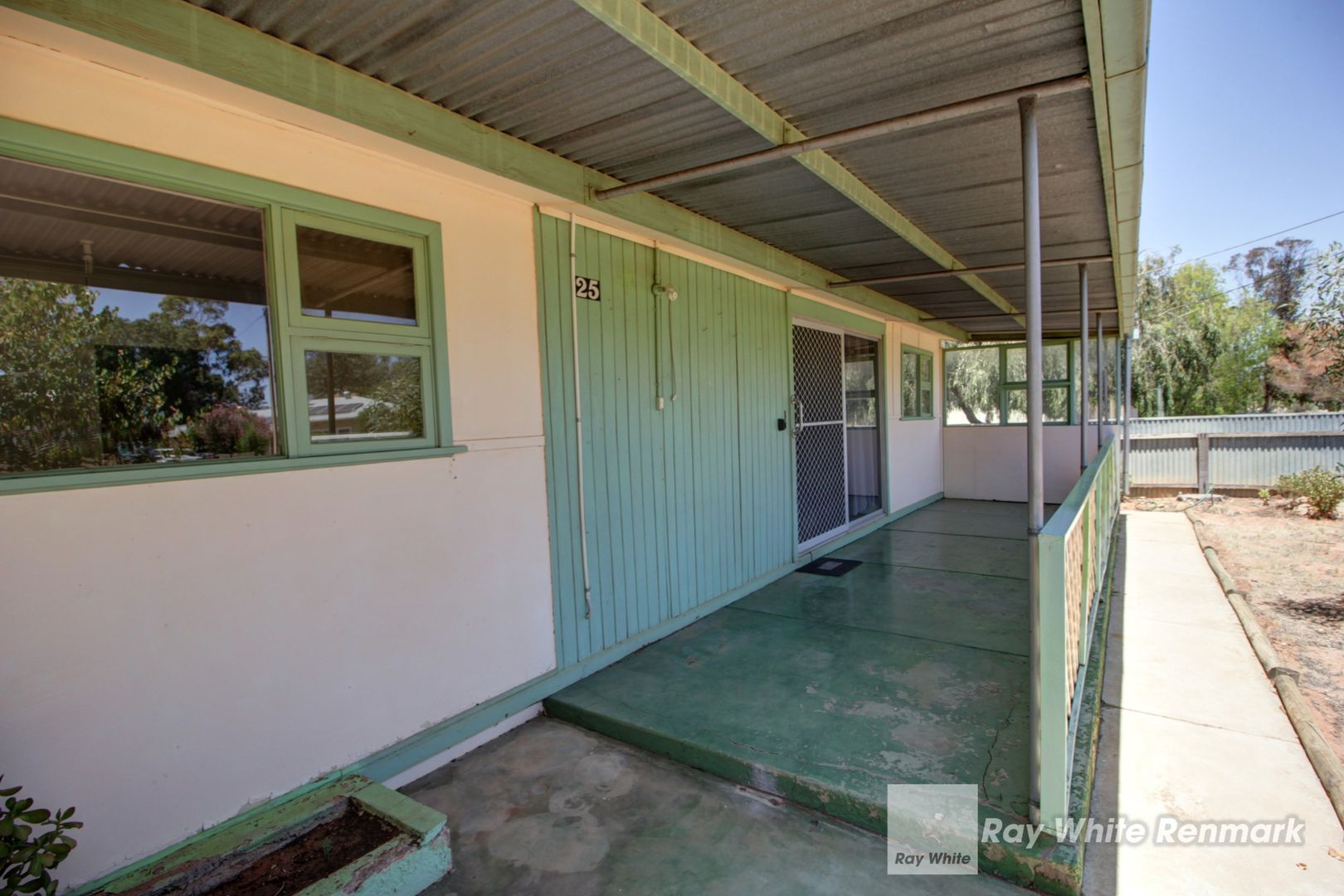 25 Colin Street, Loxton SA 5333, Image 2