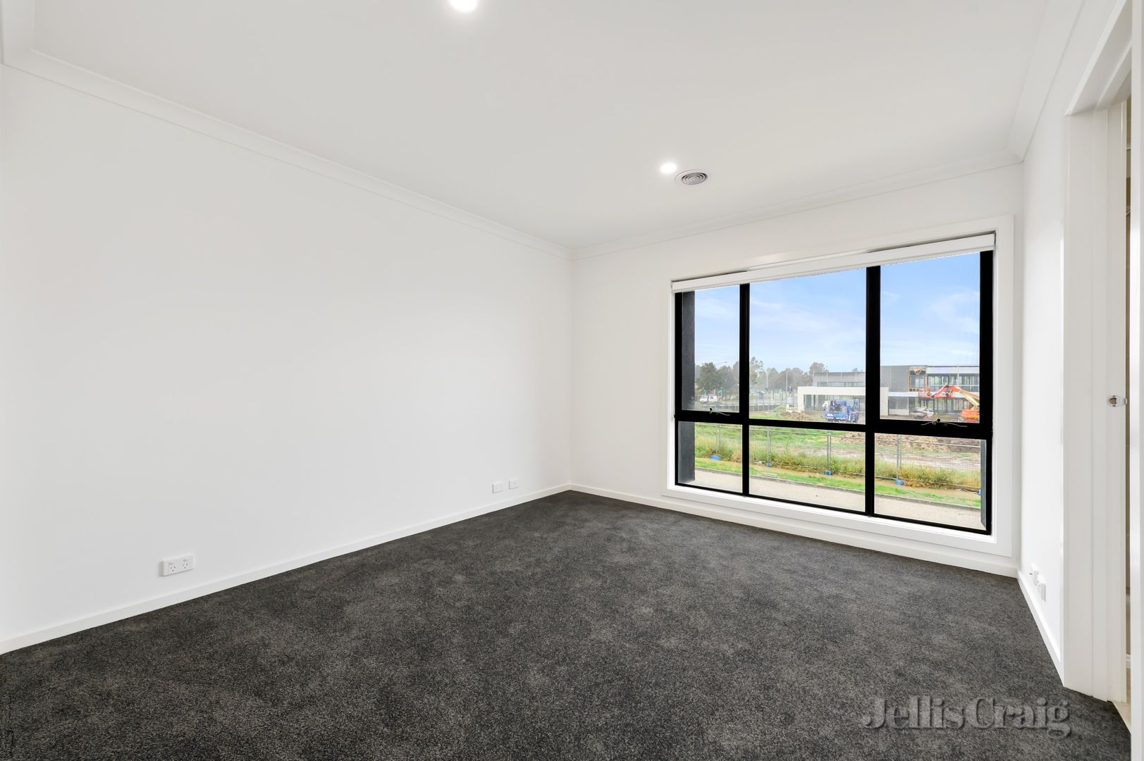 29 Hollywood Drive, Roxburgh Park VIC 3064 Townhouse For Rent 400