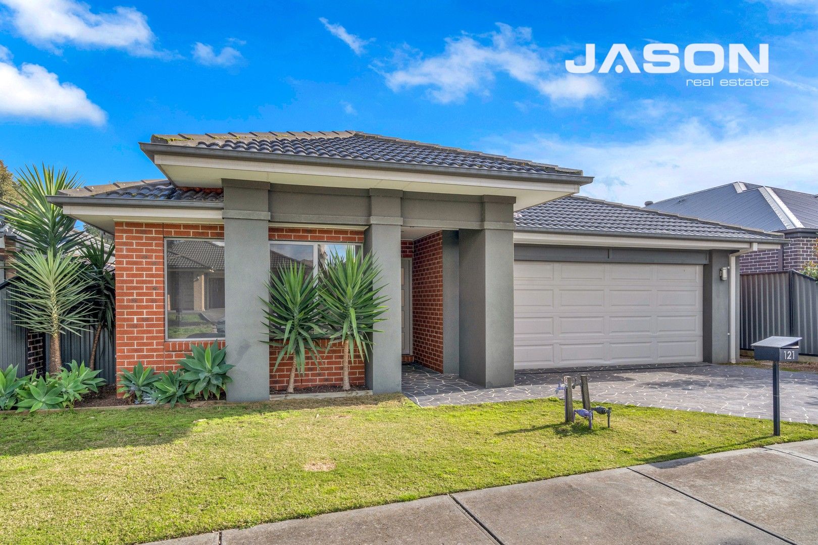 4 bedrooms House in 121 Huntington Drive CRAIGIEBURN VIC, 3064