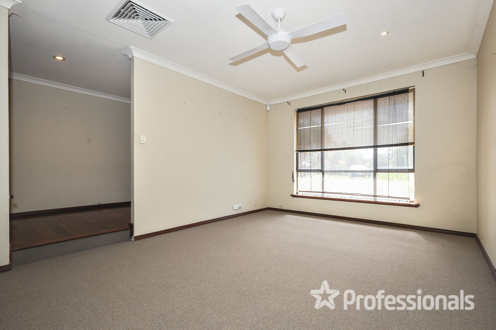 7 Estuary Place, Ballajura WA 6066, Image 2