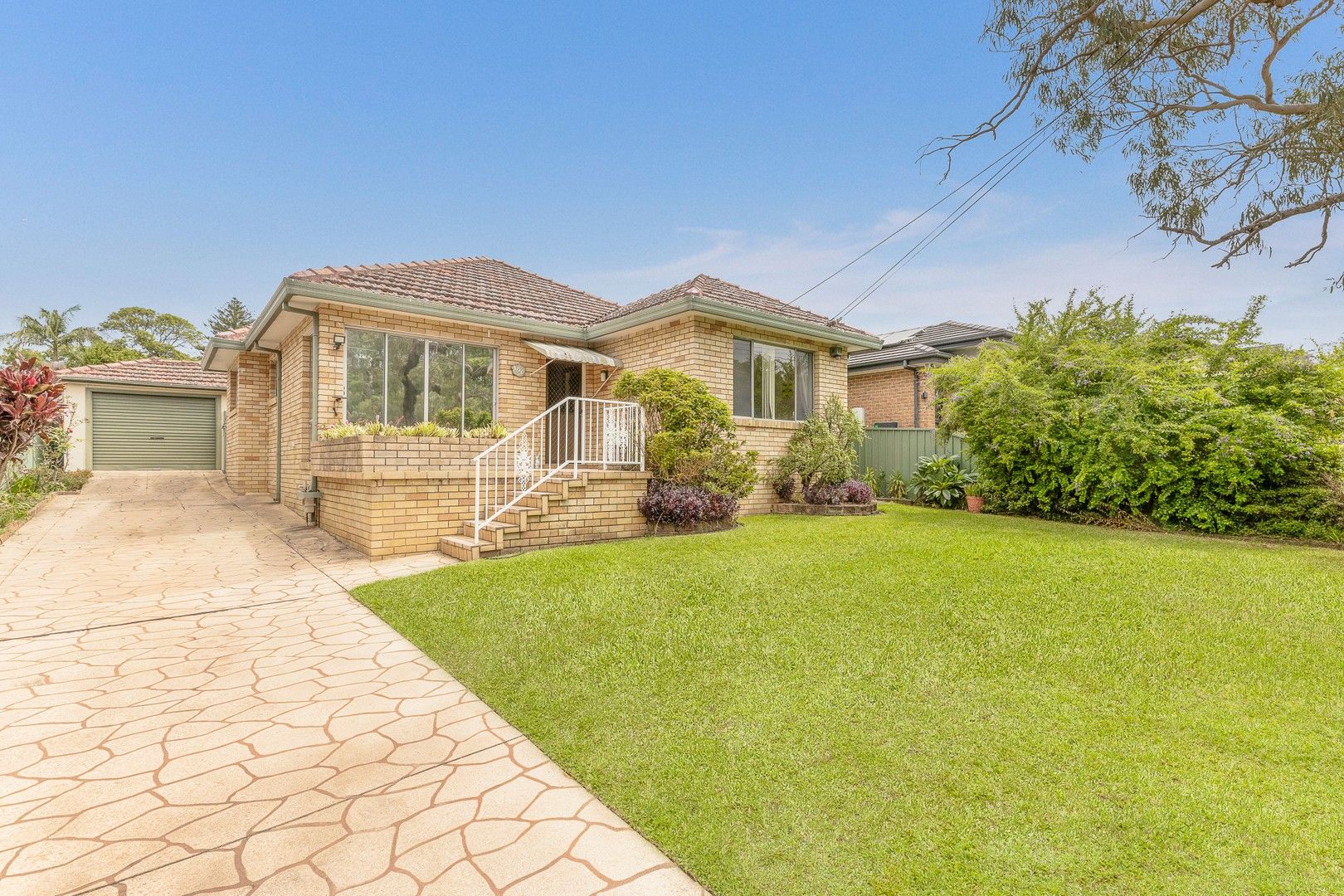 5 bedrooms House in 190 President Avenue MIRANDA NSW, 2228