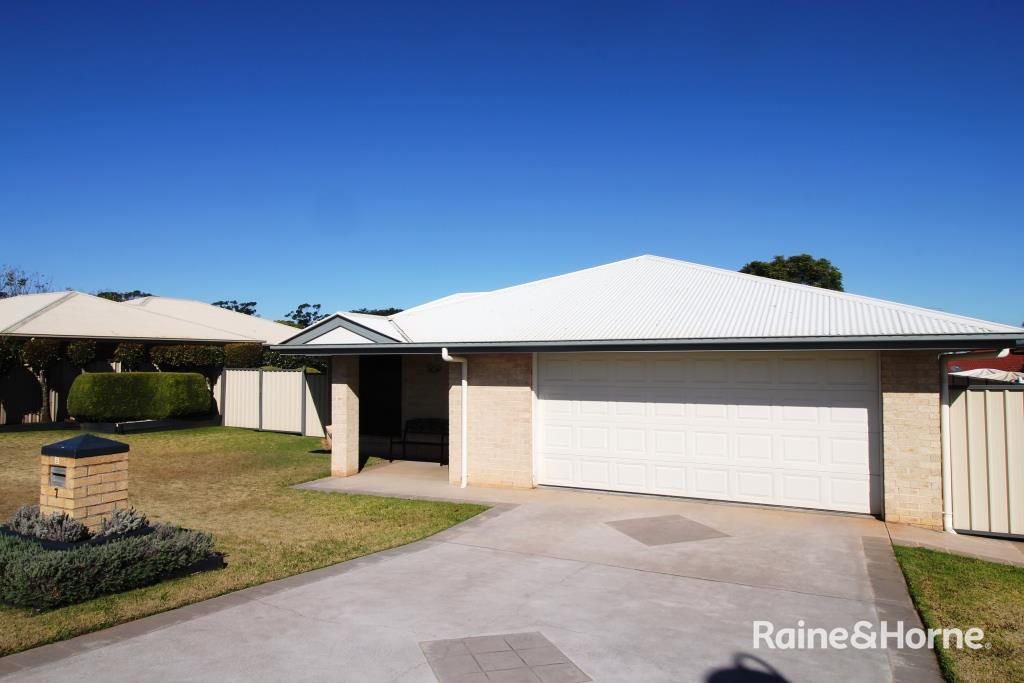 7 Bottlebrush St, Kingaroy QLD 4610, Image 0