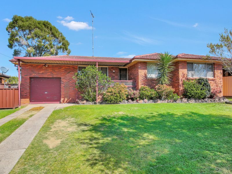 9 Samuel Foster Drive, South Penrith Property History & Address