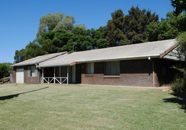 11 Karingal Place, Moree NSW 2400