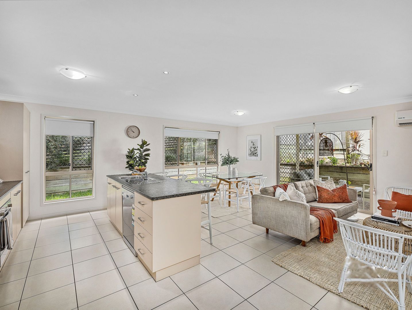 4 bedrooms House in 17 Cape Nelson Way SPRINGFIELD LAKES QLD, 4300
