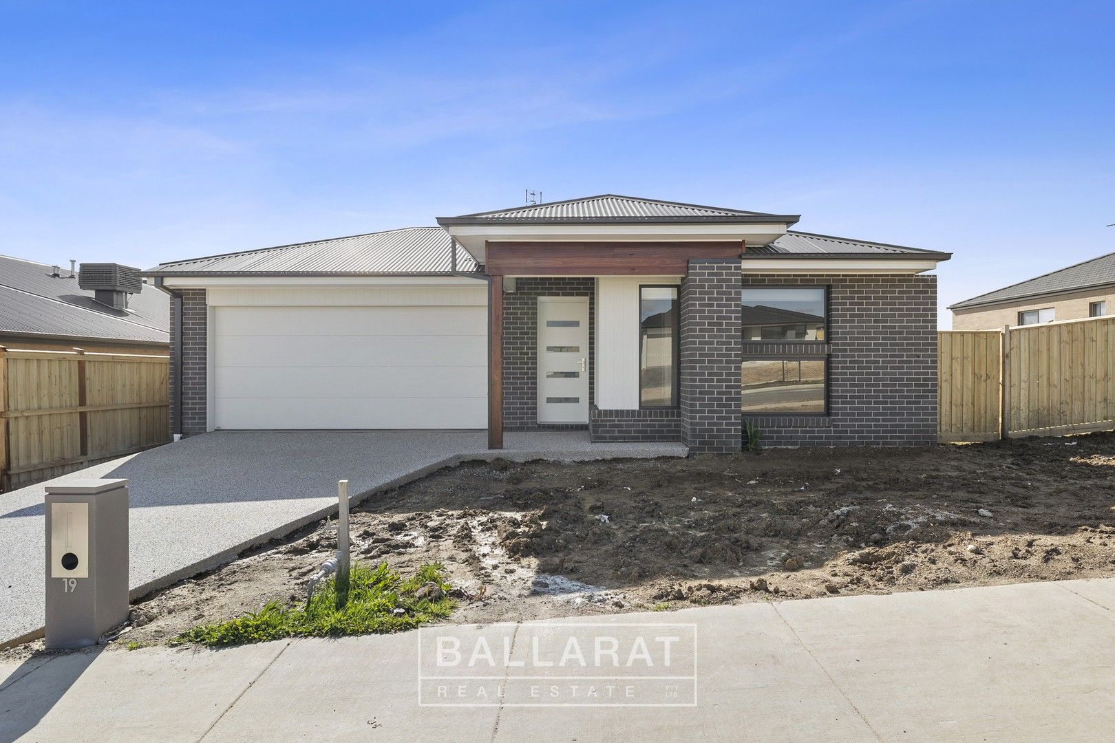 4 bedrooms House in 19 Howkins  Avenue WINTER VALLEY VIC, 3358