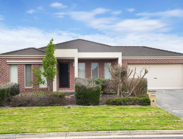 7 Pages Court, Mount Clear VIC 3350