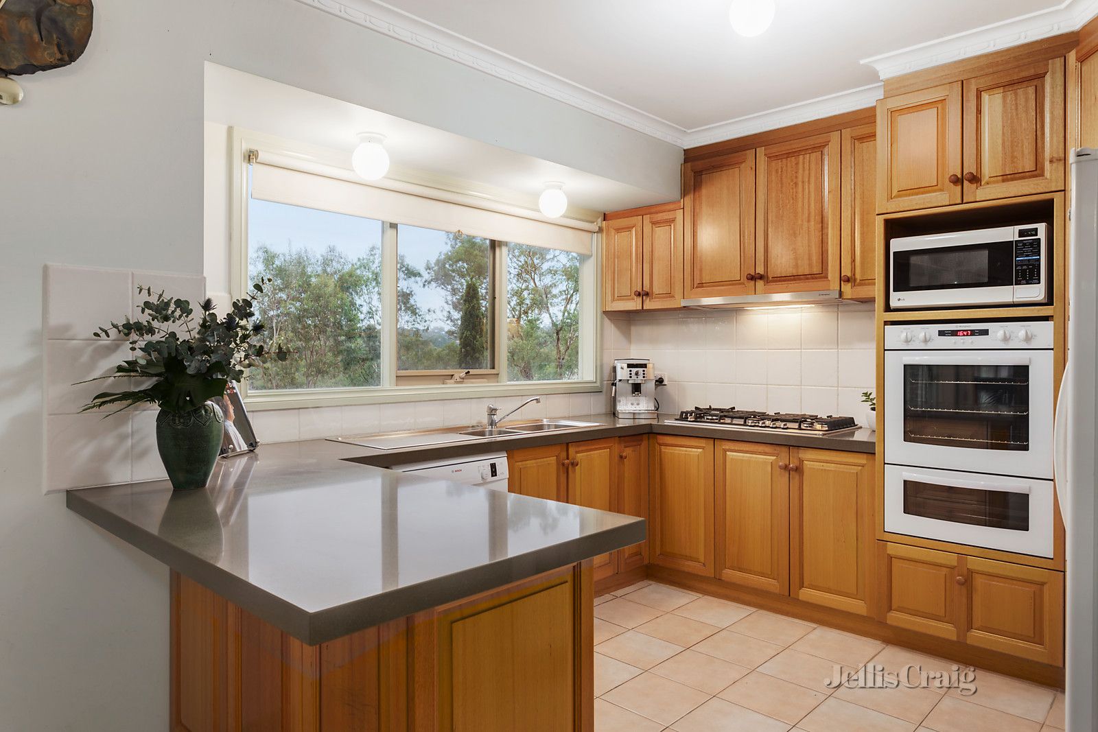 69 Luck Street, Eltham VIC 3095, Image 2