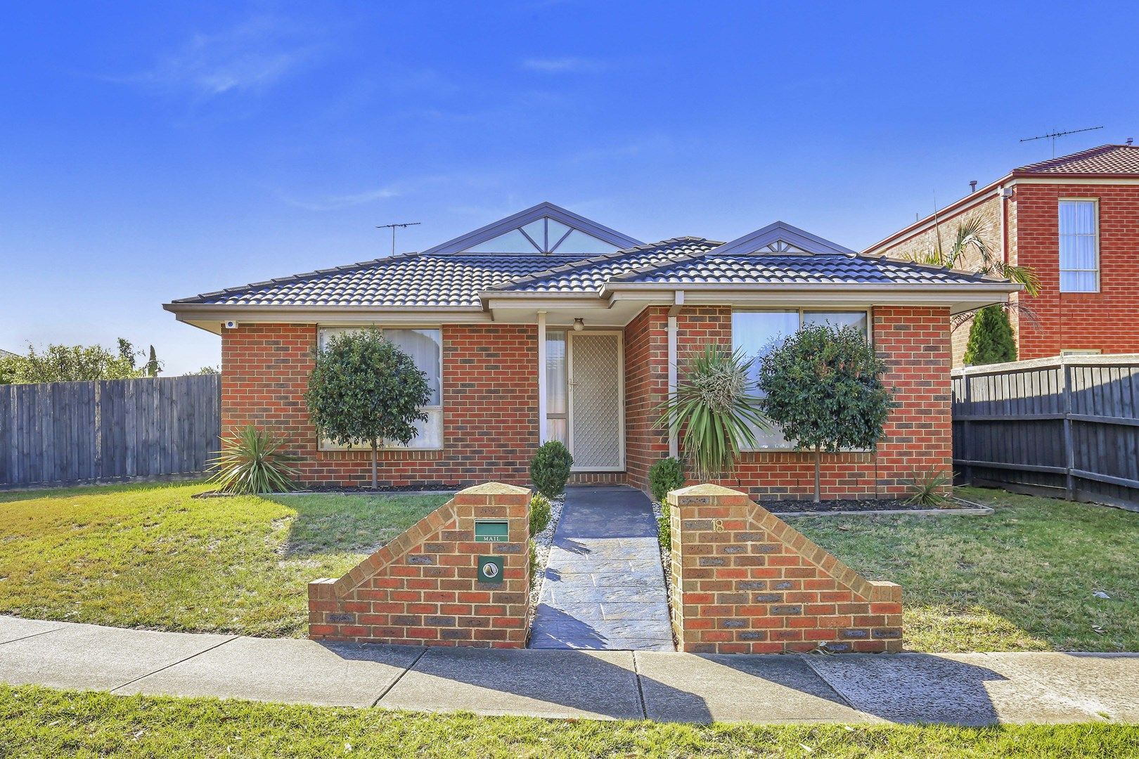 4 bedrooms House in 18 Buttercup Grove BUNDOORA VIC, 3083