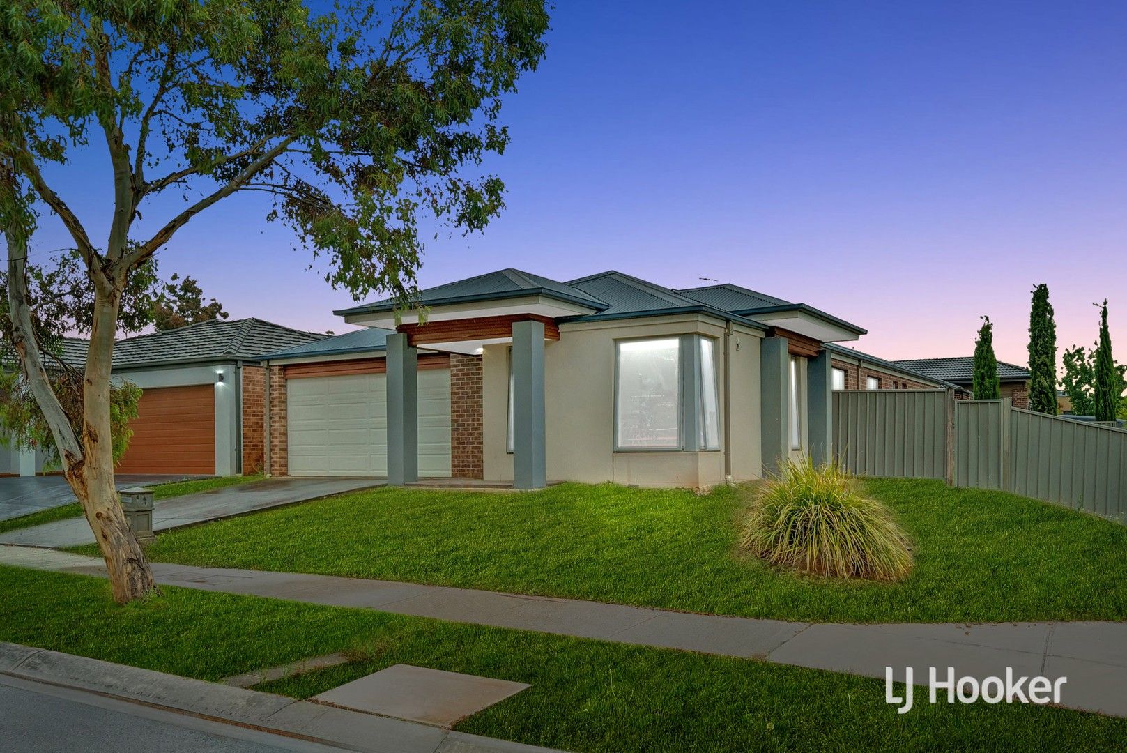 4 bedrooms House in 20 Stonehill Drive MADDINGLEY VIC, 3340