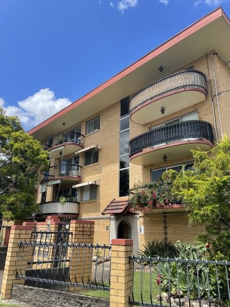 2 bedrooms House in 5/35 Kitchener Street COORPAROO QLD, 4151