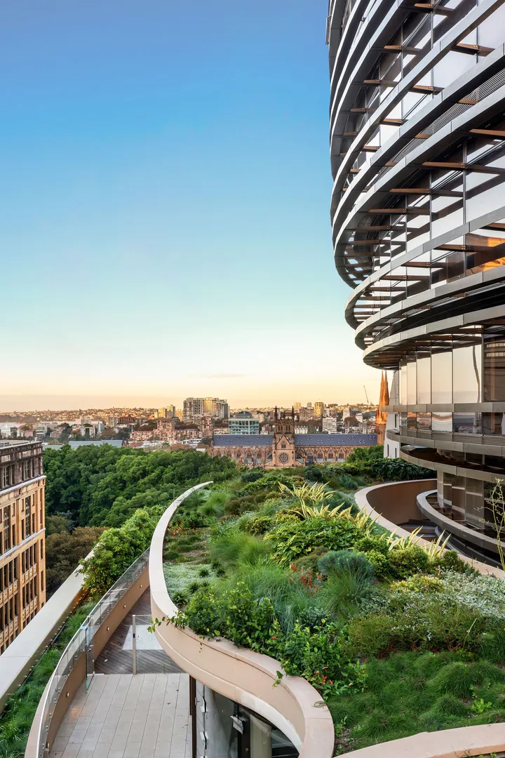 A Private Retreat Framed by City Lights – pohled 2