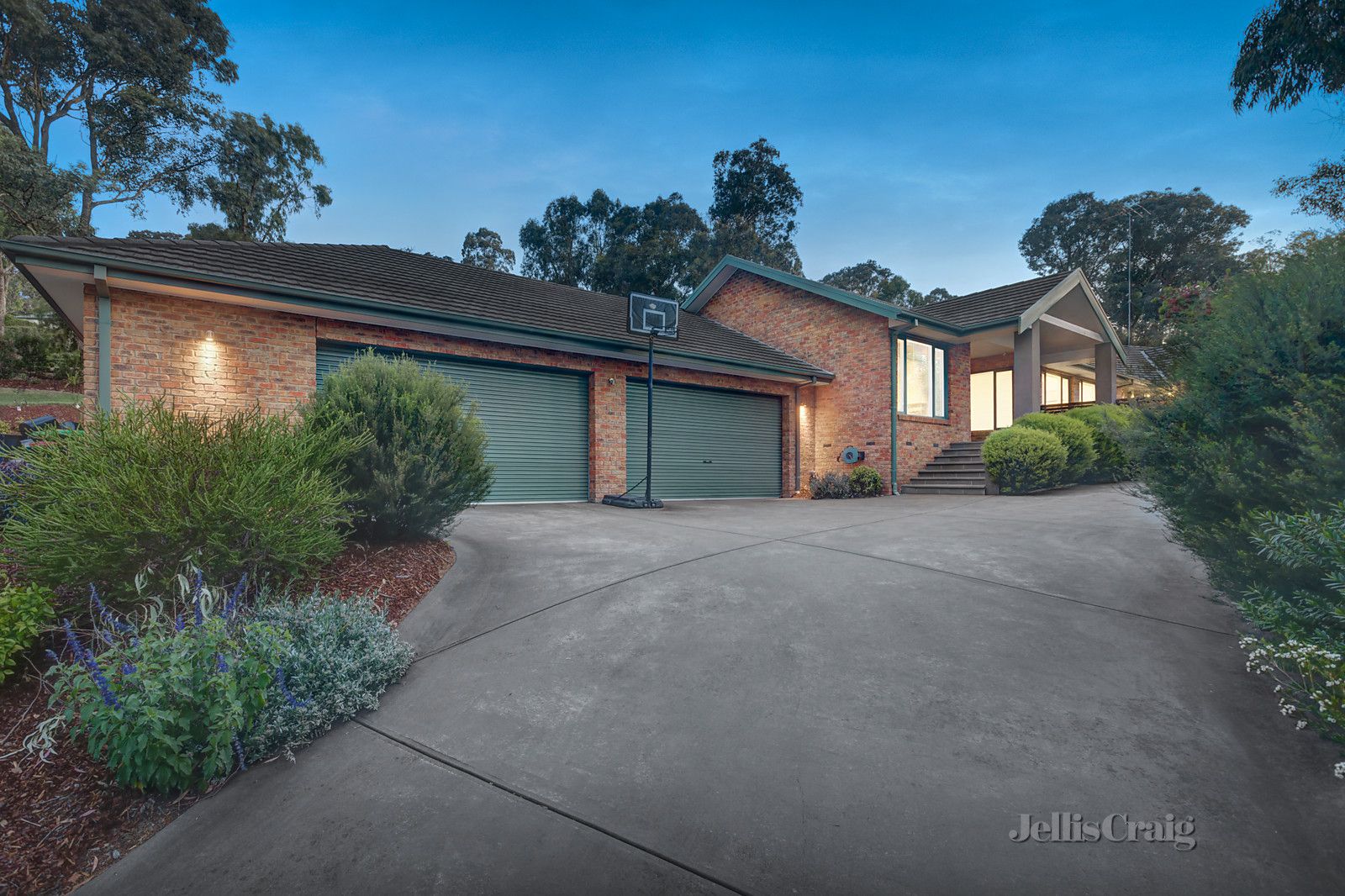 2 Timberglades, Park Orchards VIC 3114, Image 0