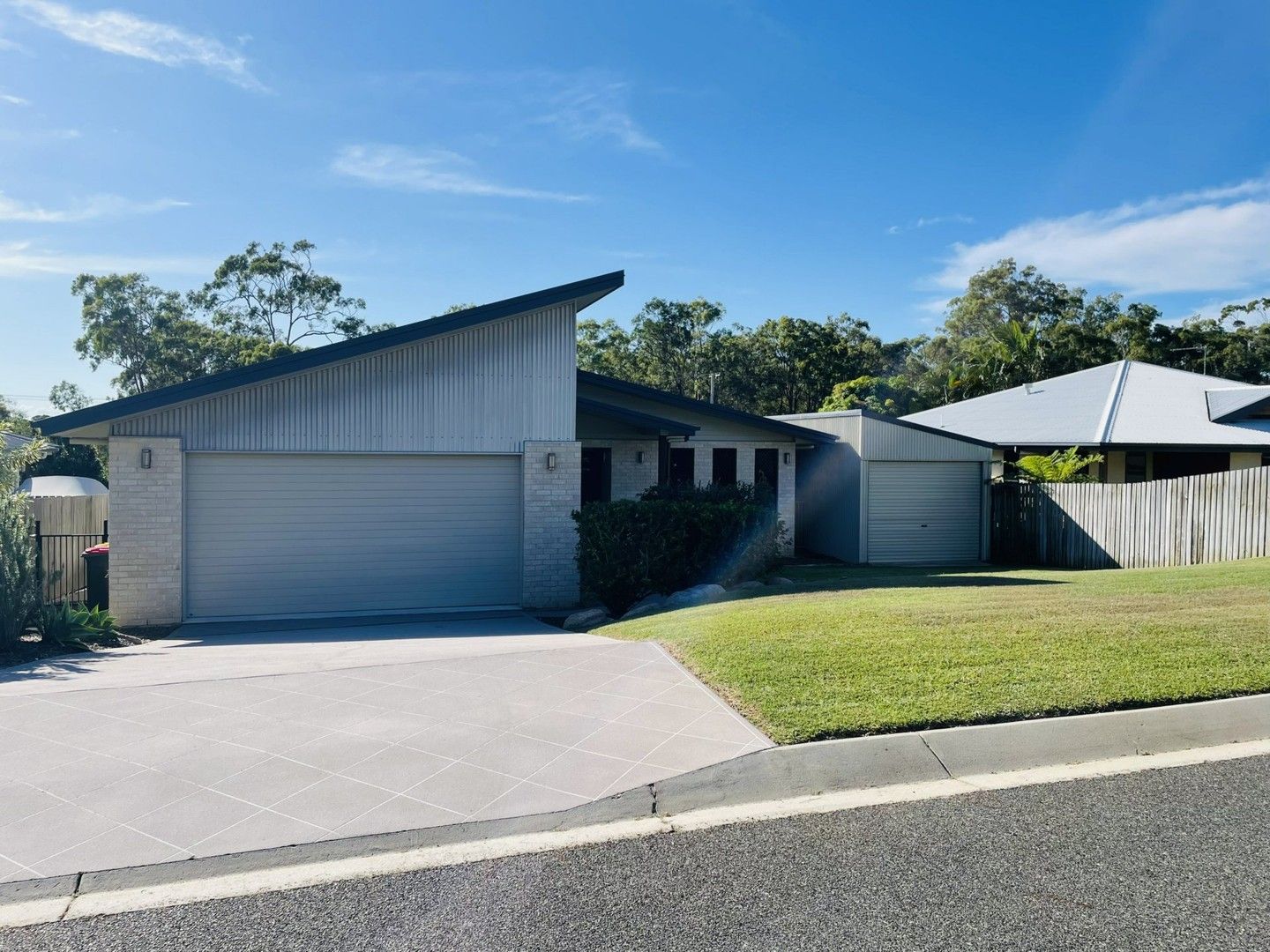 4 bedrooms House in 21 Longreach Court TANNUM SANDS QLD, 4680