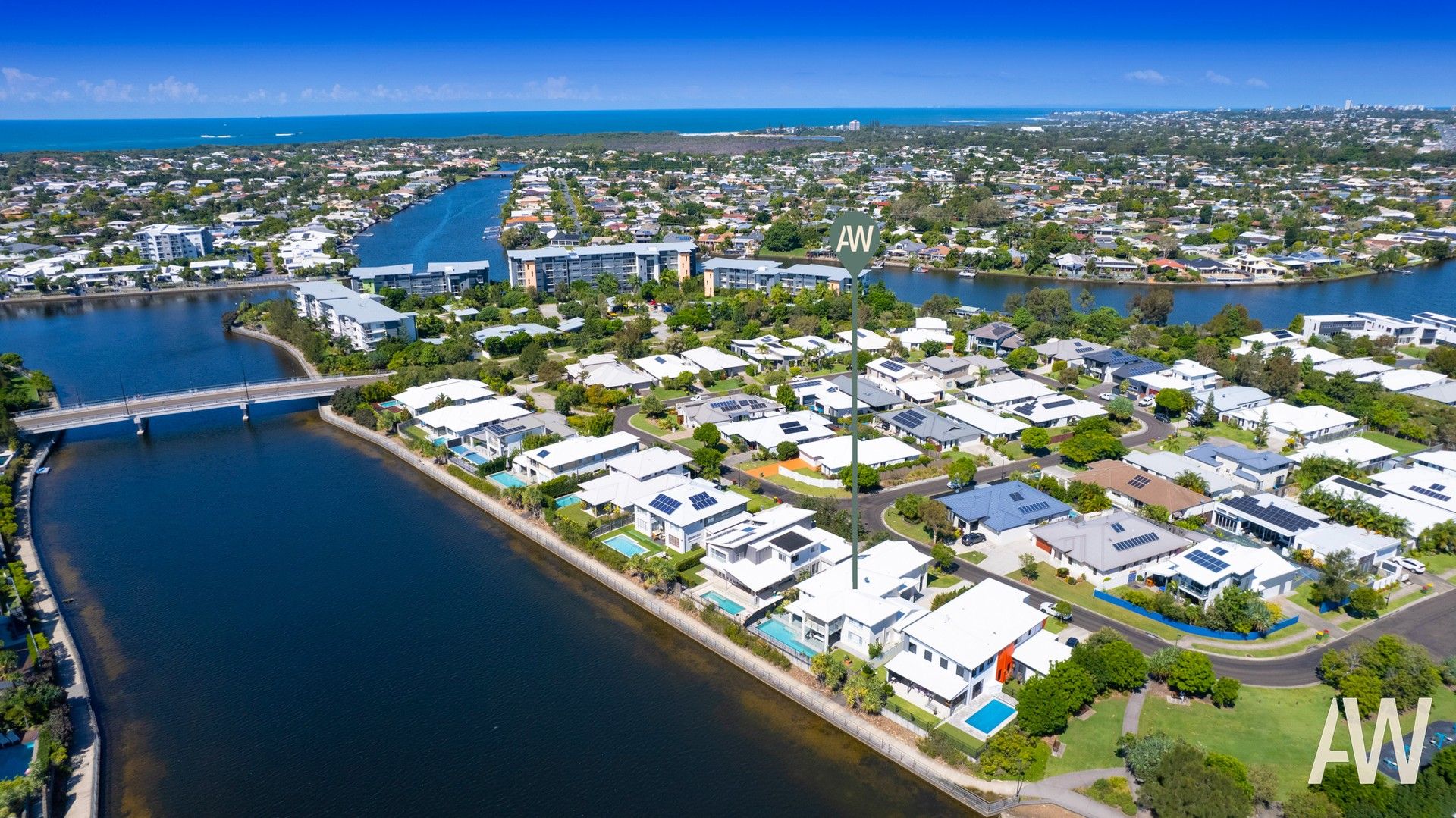 4 bedrooms House in 17 Headland Drive BIRTINYA QLD, 4575