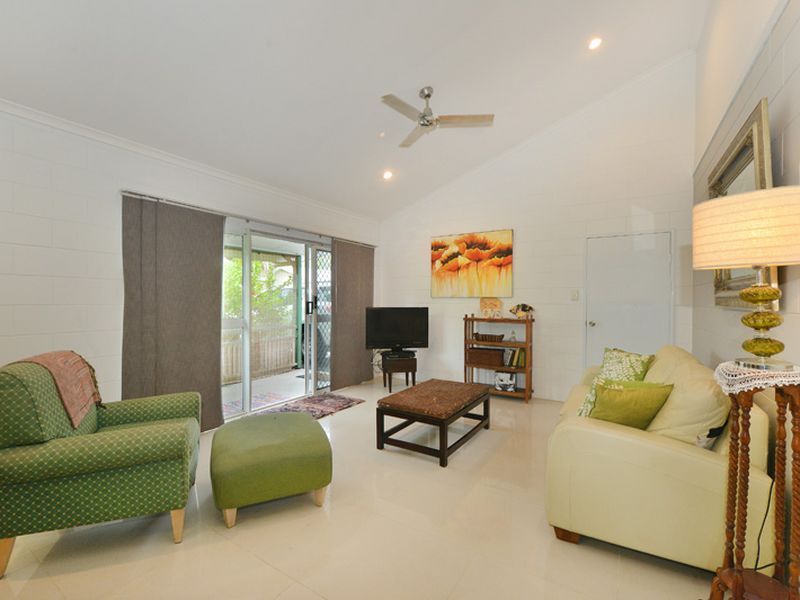 2/10 Ireland Crescent, Whitfield QLD 4870, Image 1