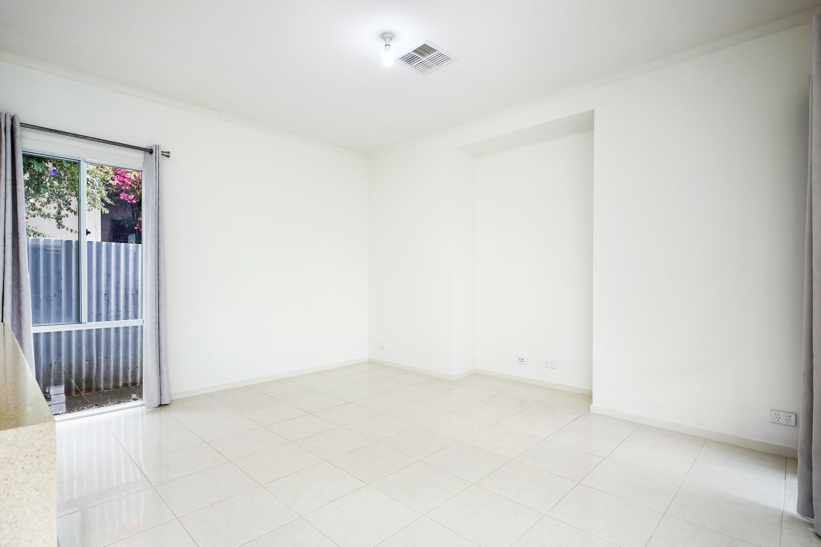 10 Daisy Avenue, Mitchell Park SA 5043, Image 2