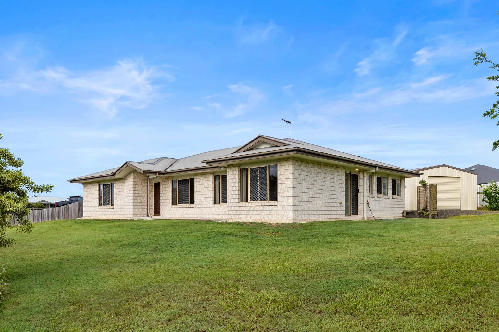 1 Kingfisher Drive, Oakhurst QLD 4650