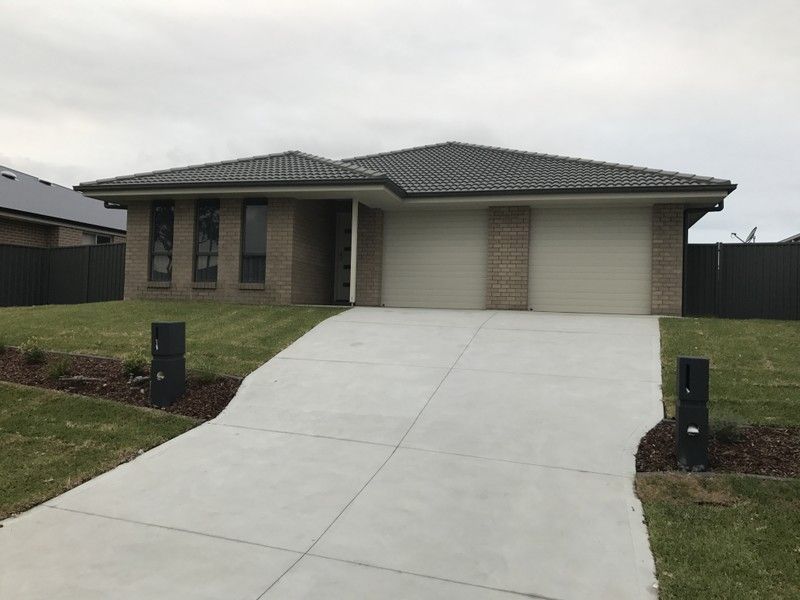 2 bedrooms House in 11b Salamander Rd WADALBA NSW, 2259