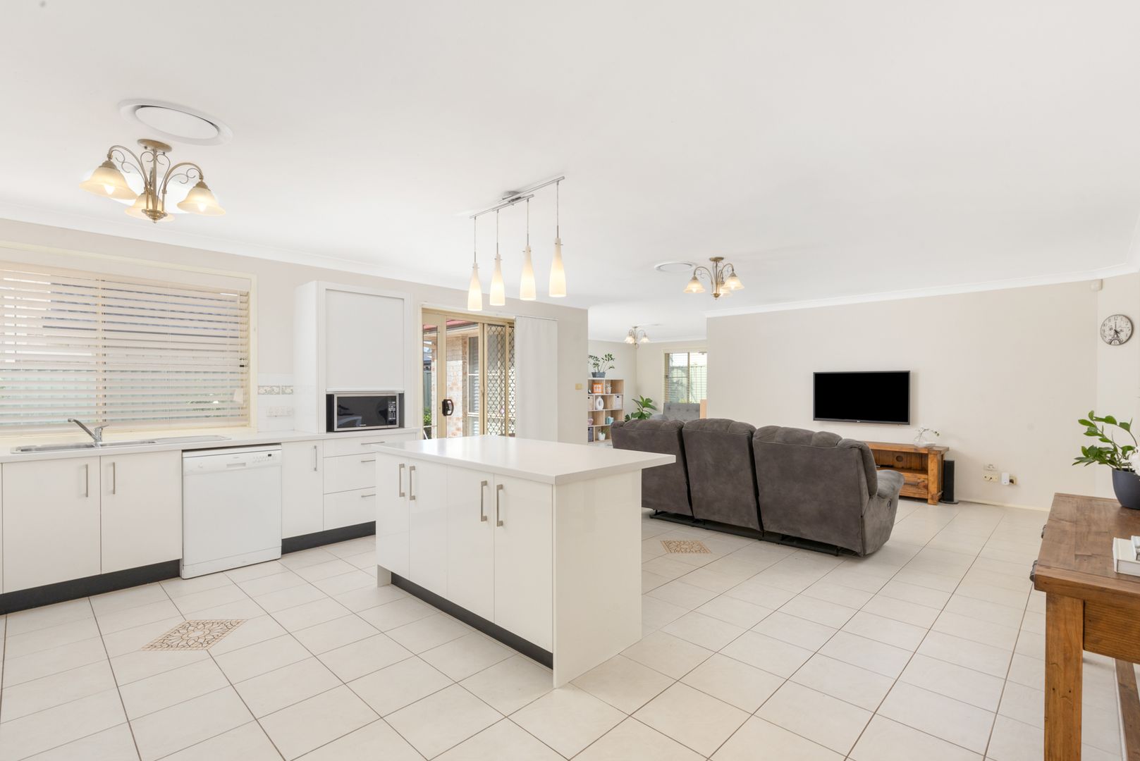 21 Laguna Drive, Glenmore Park NSW 2745, Image 2