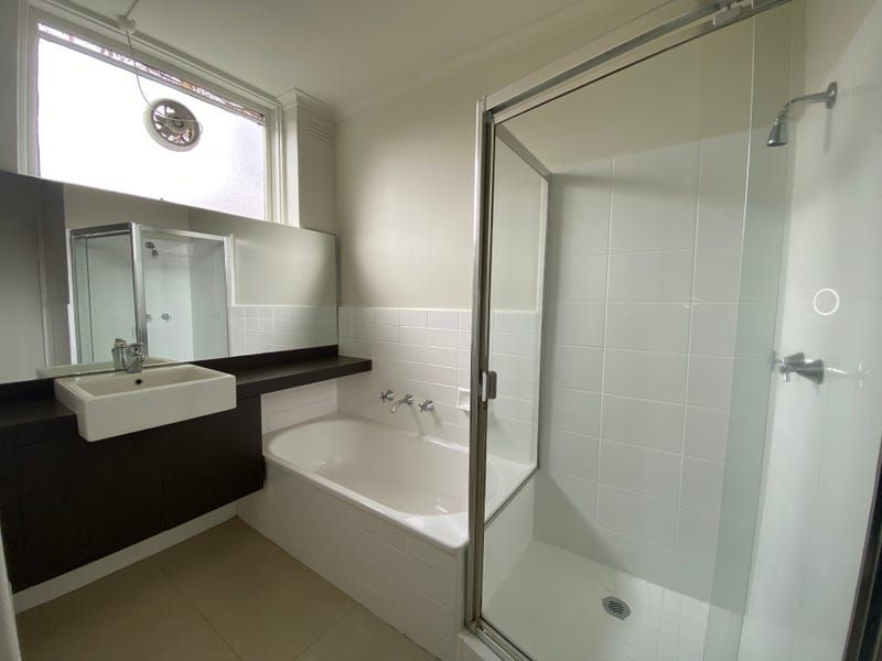 2 bedrooms Apartment / Unit / Flat in 1/42 Milton Street ELWOOD VIC, 3184