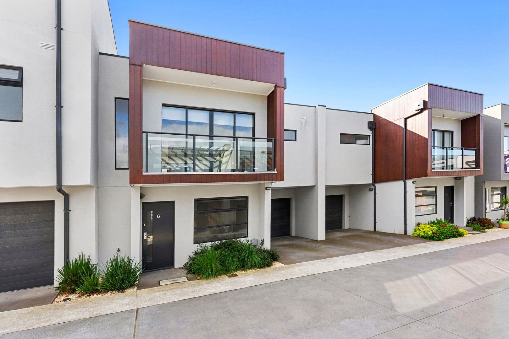 3 bedrooms Townhouse in 6 Stern St MORNINGTON VIC, 3931