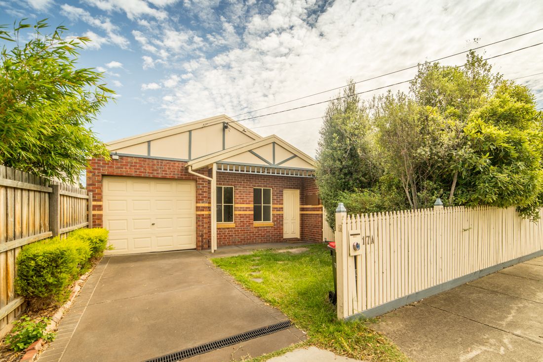 3 bedrooms Apartment / Unit / Flat in 17B Bendigo Street CHELTENHAM VIC, 3192