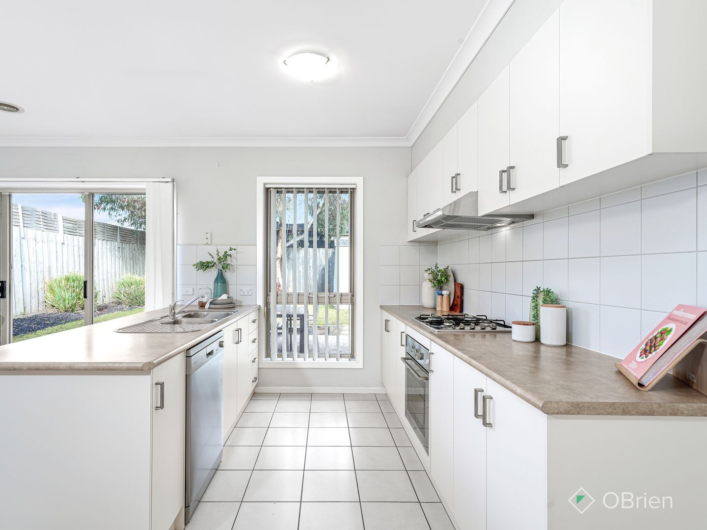 20A Diamond Parade, Skye VIC 3977, Image 1