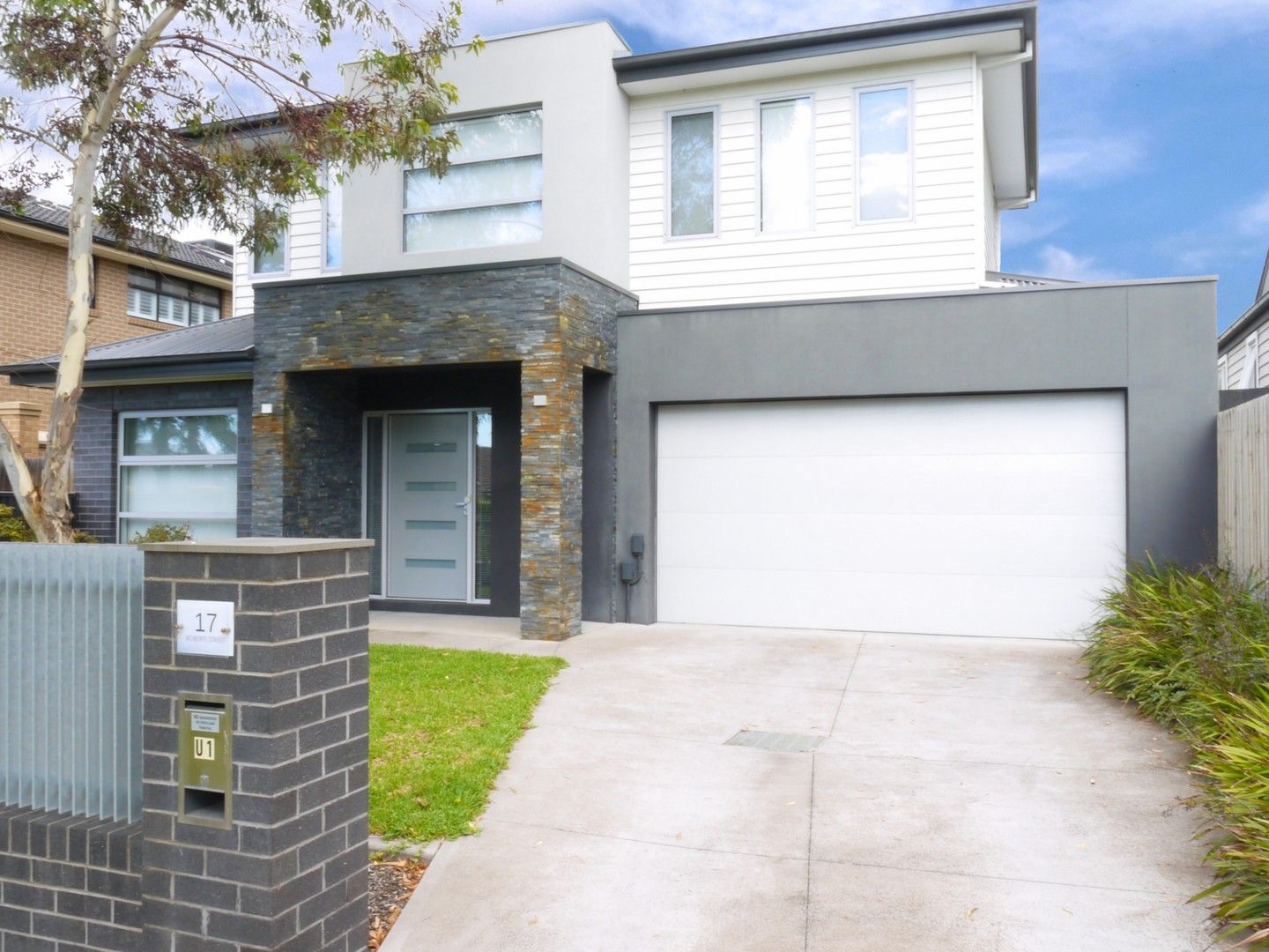 4 bedrooms Townhouse in 1/17 Roberts St ESSENDON VIC, 3040