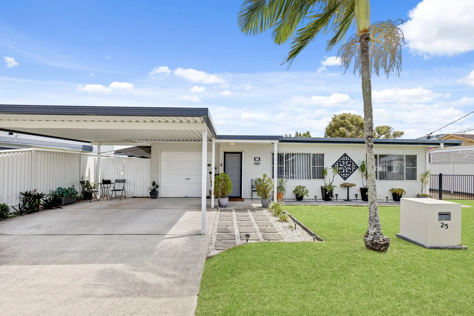 25 Onslow St, Golden Beach QLD 4551
