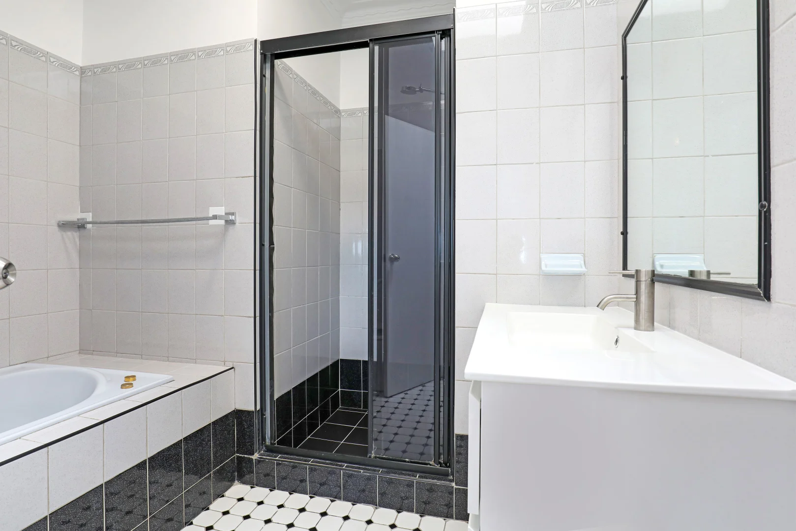 Additional image 6 of 40 Hassan Street, Lake Heights NSW 2502