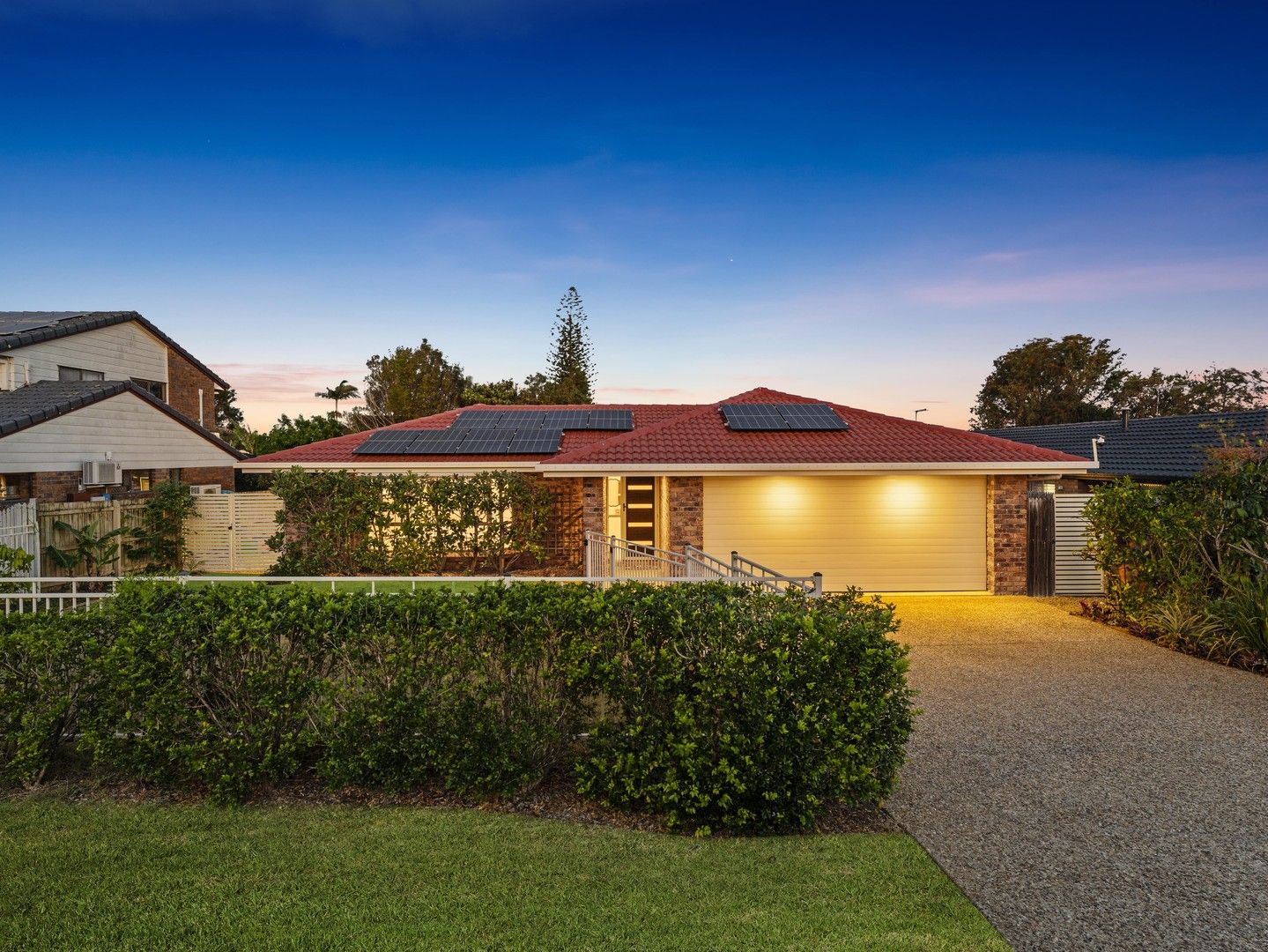 4 bedrooms House in 27 Goorari Street EIGHT MILE PLAINS QLD, 4113