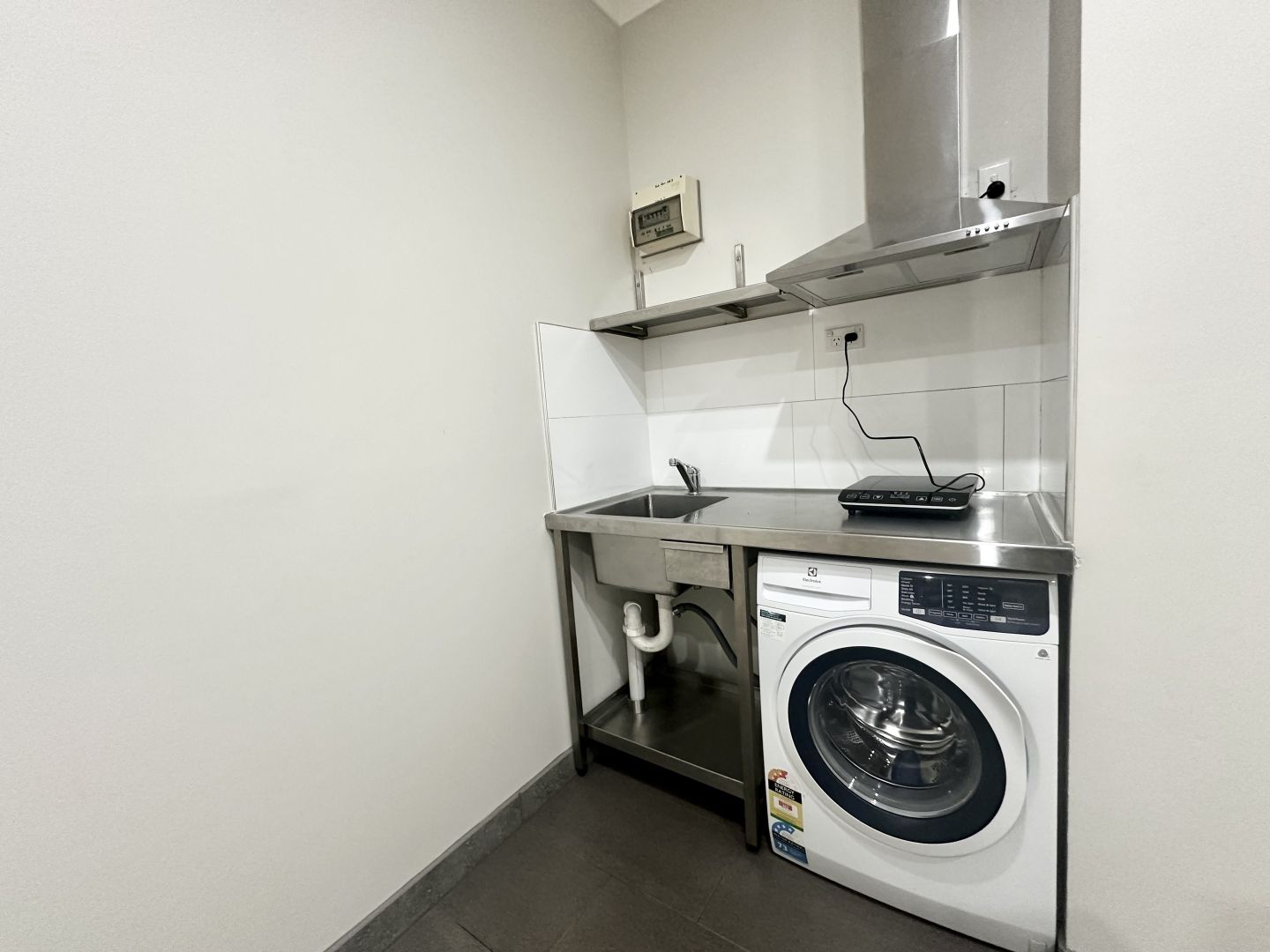 2/83 KING ROAD, Wiley Park NSW 2195 Apartment For Rent 350