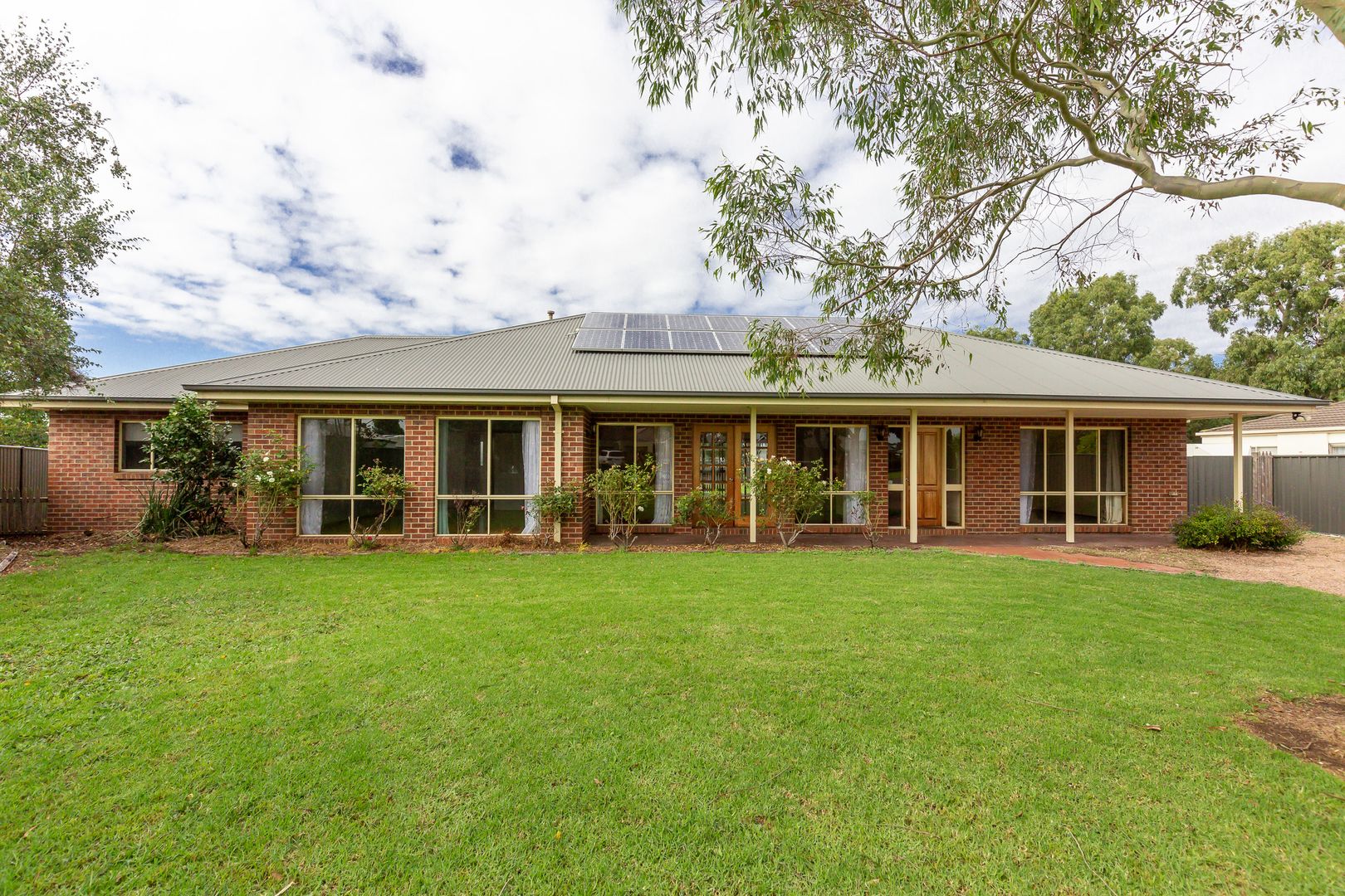 8 JAMES Court, Sale VIC 3850, Image 1