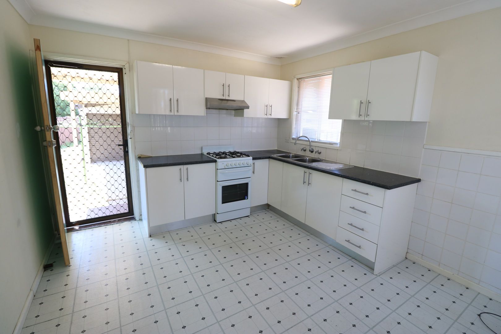 53 Chelsea Drive, Canley Heights NSW 2166, Image 2