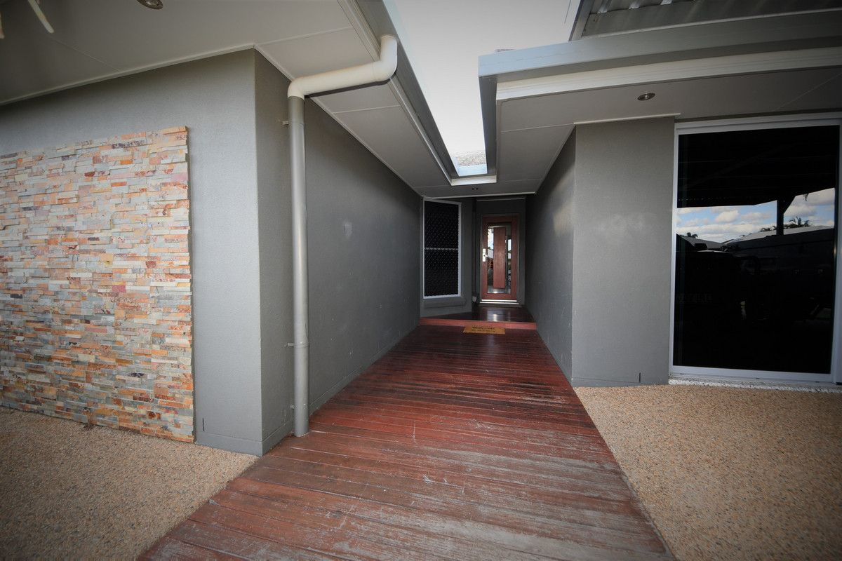 4 bedrooms House in 12 Rosella Drive GRACEMERE QLD, 4702