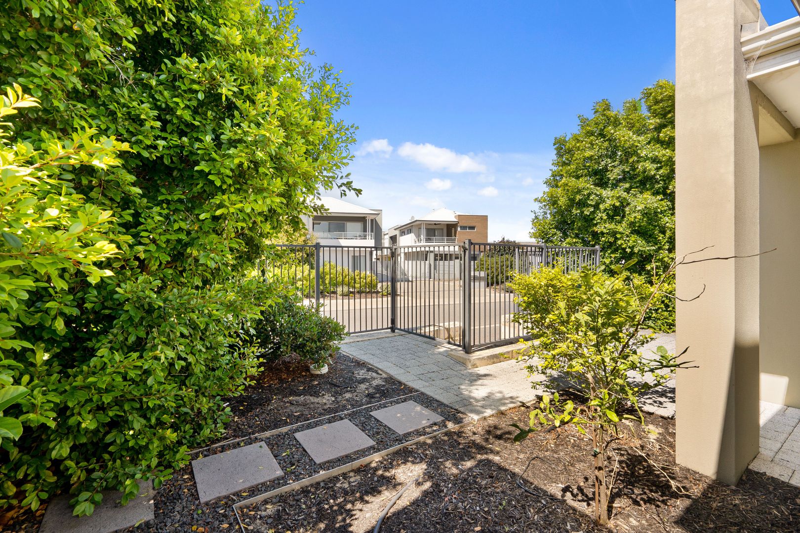 28 Belcastro Way, Madeley WA 6065, Image 2