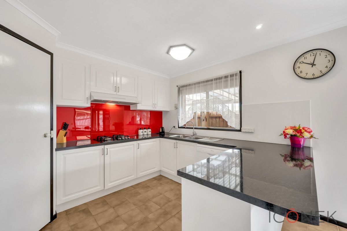 4/4 Stillman Drive, Mill Park VIC 3082, Image 2