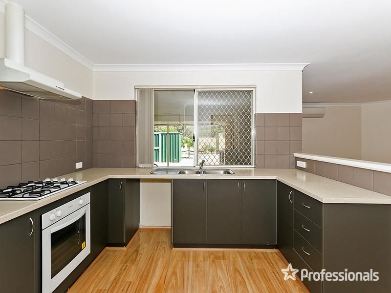 3 bedrooms House in 16 Carakine Grove THORNLIE WA, 6108
