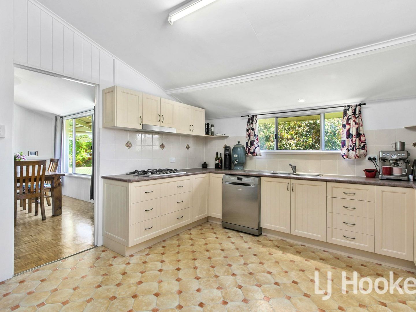 60 Churchill Street, Maryborough QLD 4650, Image 2