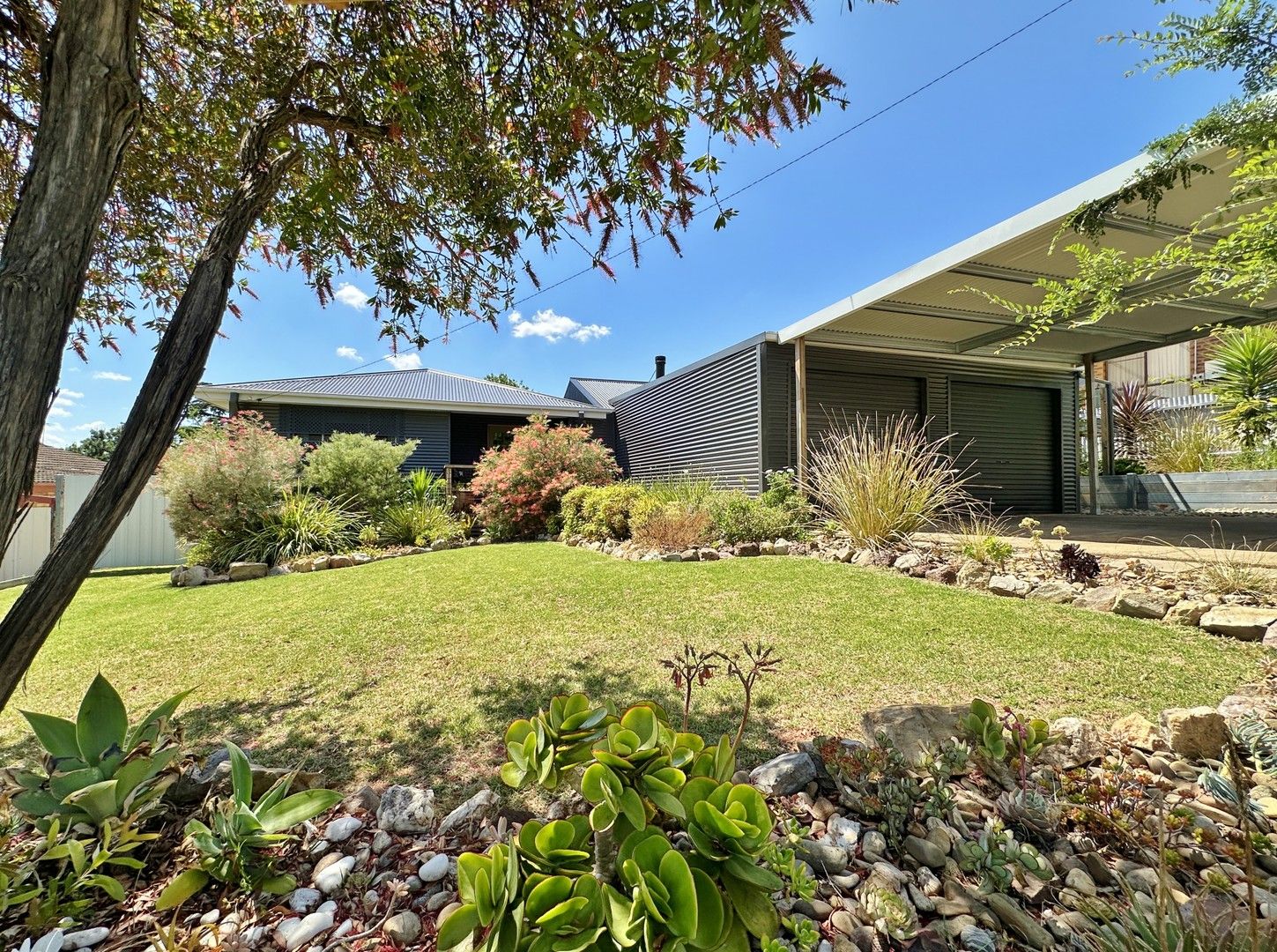 5 bedrooms House in 26 Cowper Street YOUNG NSW, 2594