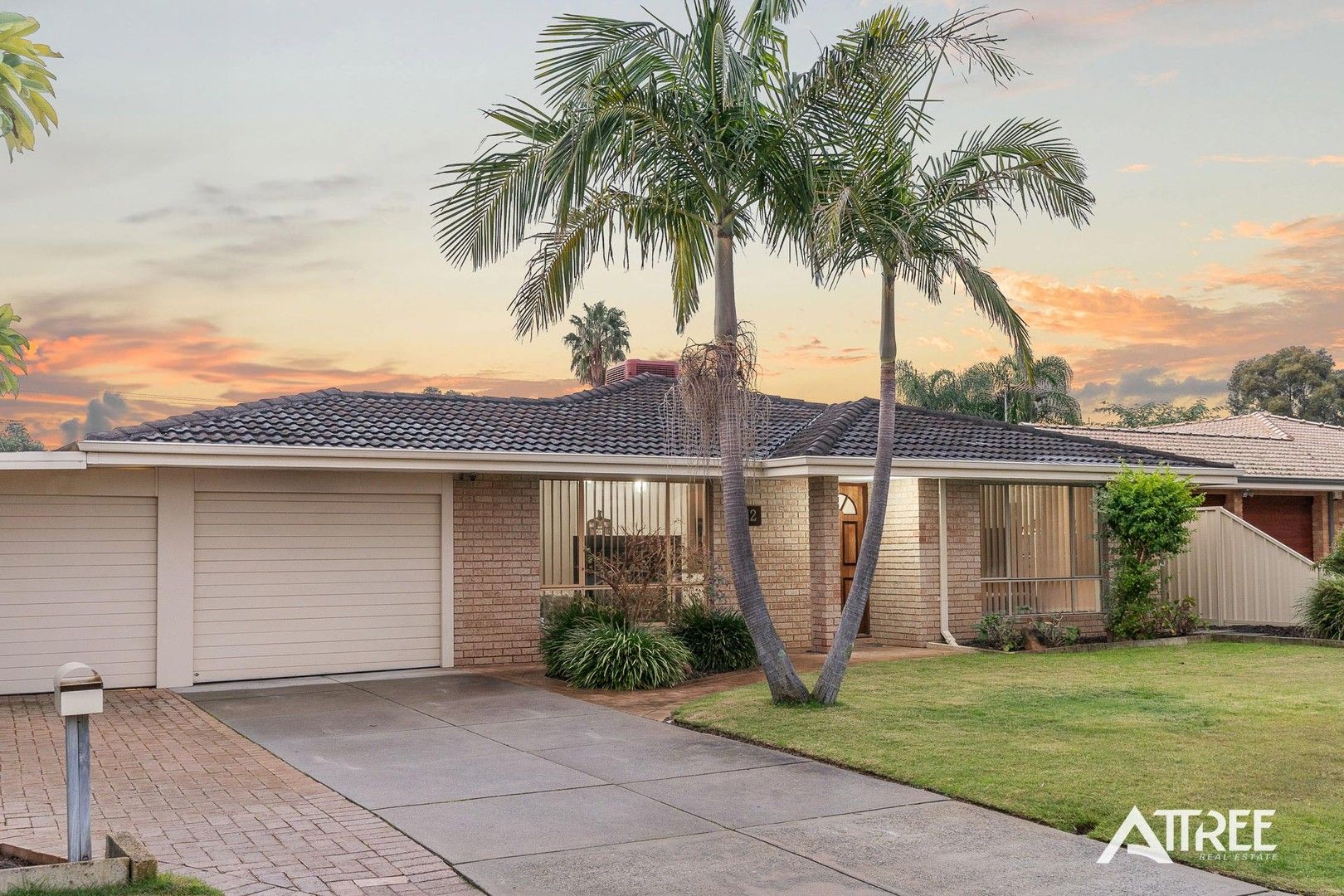 4 bedrooms House in 12 Embassy Court THORNLIE WA, 6108