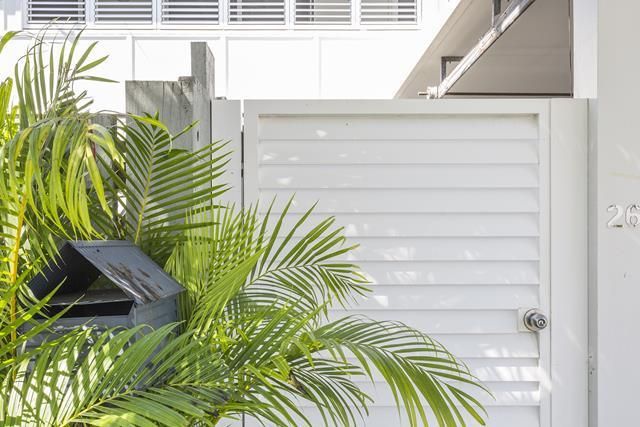 2 bedrooms Apartment / Unit / Flat in  MERMAID BEACH QLD, 4218