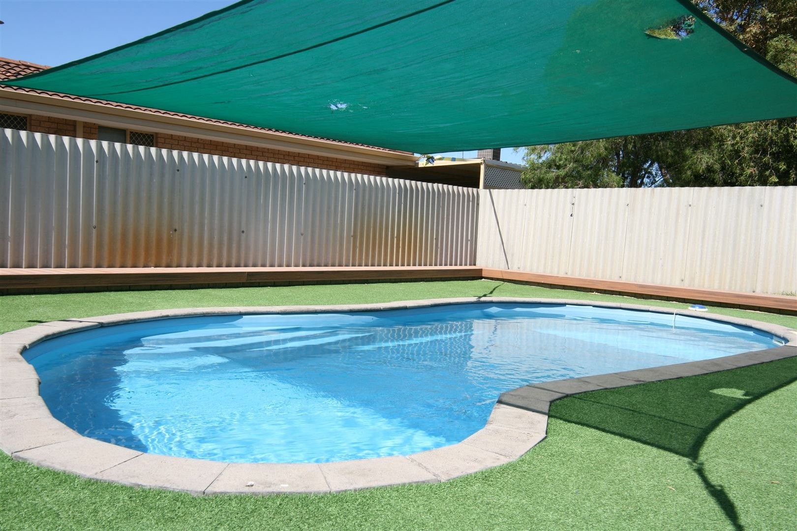 4 bedrooms House in 40 Cambridge Crescent COOLOONGUP WA, 6168