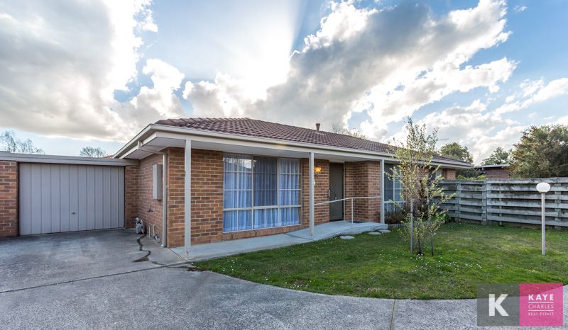 2/11 Beaconsfield Avenue, Beaconsfield VIC 3807, Image 0