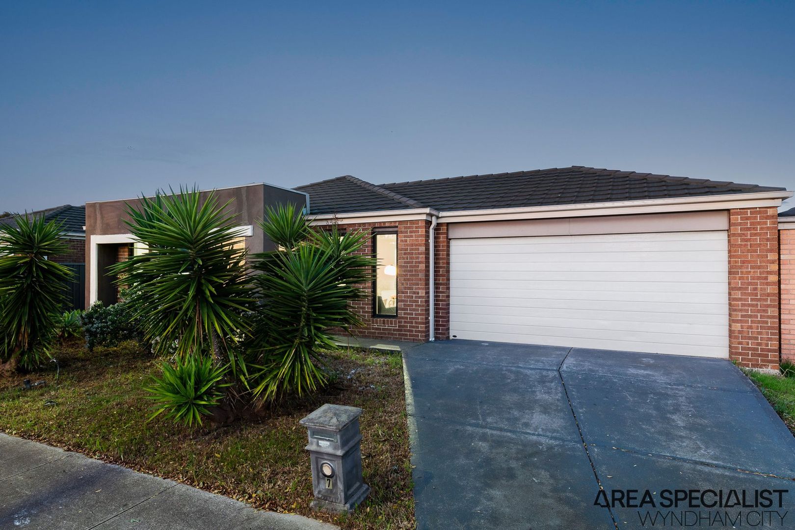 7 Holmewood Avenue, Deer Park VIC 3023, Image 2