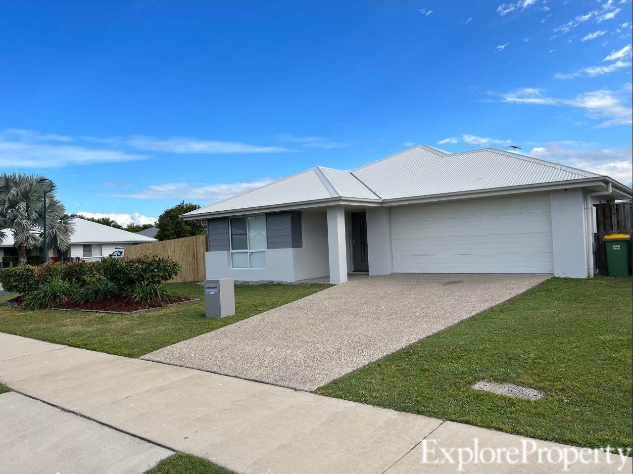 4 bedrooms House in 137 Whitehaven Drive BLACKS BEACH QLD, 4740