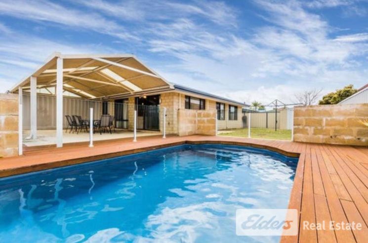 4 bedrooms House in 18 Anguilla Court SECRET HARBOUR WA, 6173