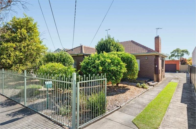 4 bedrooms House in 7 Barrington Street BENTLEIGH EAST VIC, 3165